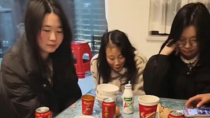 They say her family’s poor, yet she’s had 10 kids; they say her family’s not poor, but 10 people are