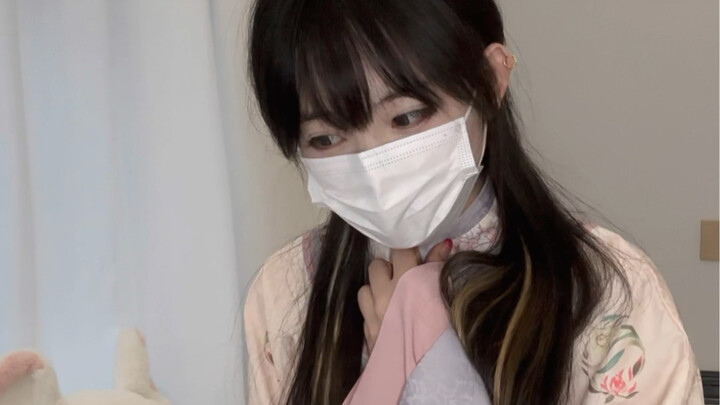 สาวน้อยขี้อาย ขี้เขิน และเงียบขรึม