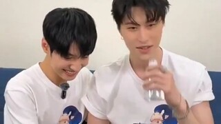 WHY IS HE STUTTERING LMAOOO JYUNHAO STAND UP 😄😄😄🤭🤭🤭