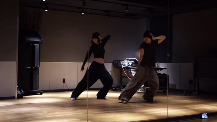 TWICE Momo Hirai Momo's latest dance practice studio 260427