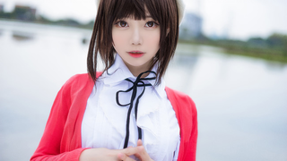 Super cute female heroine cosplay.