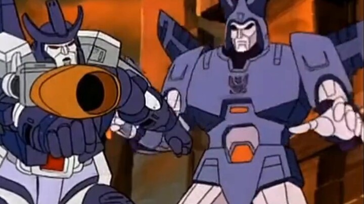 Khi bạn ghép Optimus Prime và Megatron lại với nhau, bạn sẽ có được...Thor! tôi đoán vậy
