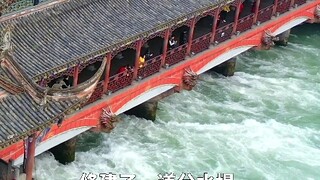 Dujiangyan, yang dibangun oleh Li Bing dan putranya serta penduduk setempat lebih dari 2.000 tahun y