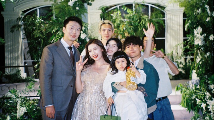 งานเลี้ยงที่มาในรูปแบบงานแต่งงาน! ขอให้คนที่มีรักยิ่งรักมากขึ้น ส่วนคนที่ไม่มีรักก็ยิ่งเป็นอิสระยิ่ง