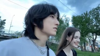 I met a beautiful girl while playing Genshin Impact, but she is not aware of her beauty. I didn't ex