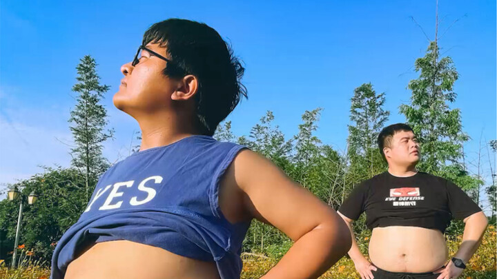 ถ่ายคนอ้วนสองคน แล้วให้ทายชื่อสถานที่