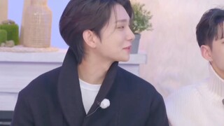 الأخت مي مي اشترت حقيبة لتيانتيان، وما زال شنغ كوان يقفز بسعادة في المتجر، لا أدري إن كان السبب هو ا