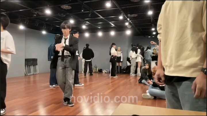 AB BUSKING LIVE REHEARSAL