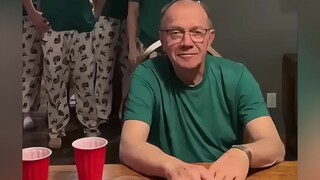 Kakek bisa mengenali orang hanya dari suaranya tanpa sedikit pun kesulitan