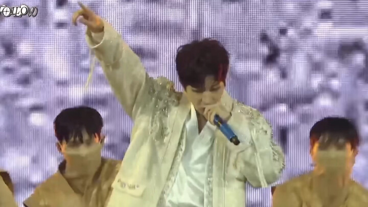 With a flick of his index finger, he totally nailed this pose—ahhh, it’s all about Yu!