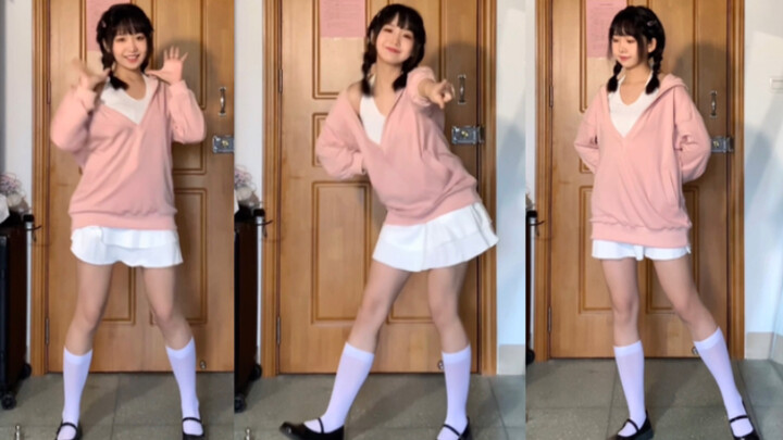 The school is closed for a month, I will perform a talent show for everyone in the dormitory (⁎⁍̴̛ᴗ⁍