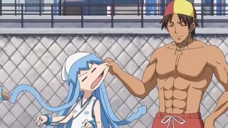 Khi nhìn thấy món tempura bị người khác vứt đi, Squid Girl đã nhặt nó lên và ăn nó.