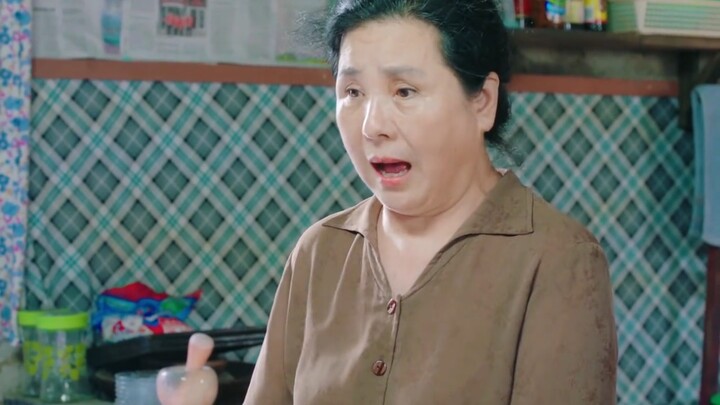 Kakak-adik yang sudah bertahun-tahun hidup bersama ternyata tak punya ikatan darah, saat berpisah ra