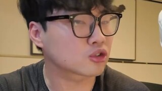Hai người hài hước nhất trong trò chơi bóng chuyền...