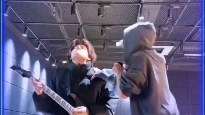 APT song cover by HORI7ON member Vinci & Reyster