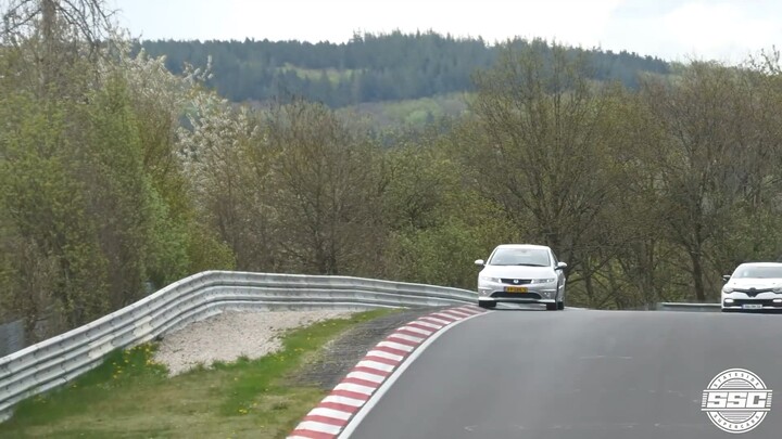 Đã lên TV rồi~ Nhưng chiếc Civic Type-R của tôi còn nhảy hơn cả Fit nữa [Vui đến phát khóc]