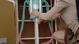 Một bộ tóc giả phản trọng lực cực kỳ mới