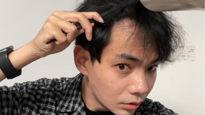 Pria nggak coba gaya rambut basah sekali aja nggak akan tahu seberapa gantengnya dia