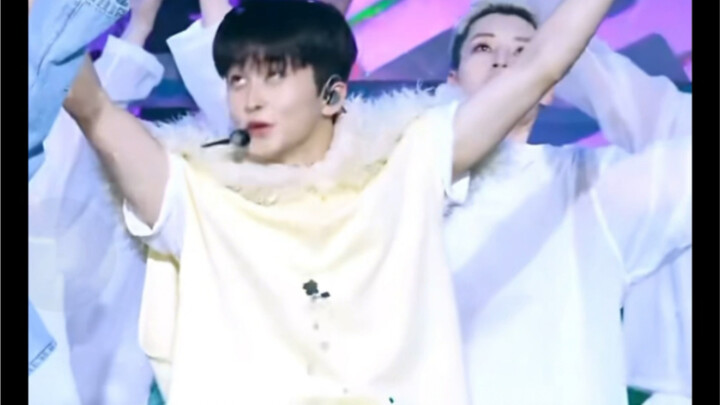 【لي ماك】 ظننت أن ماك تقيأ من القفز | عيون العنب الحائرة الواسعة