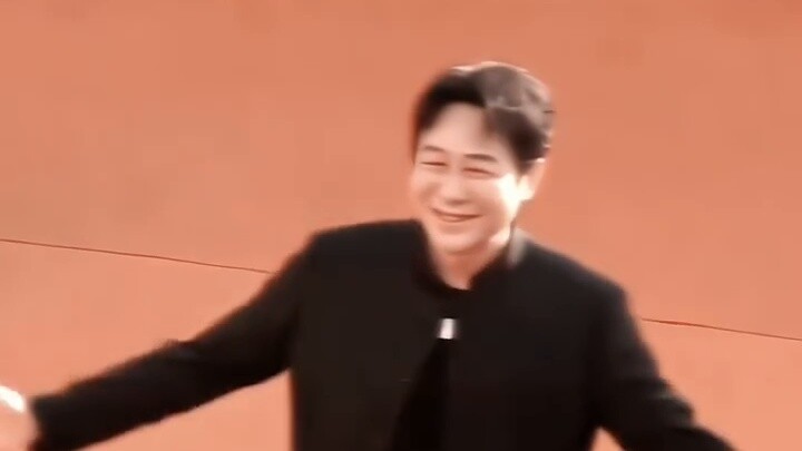 Who is this? Who is this? It’s so noisy, ahhhhh Zhang Songwen!