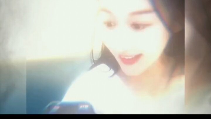 Đồ ăn mang về của cô gái tuổi thanh xuân xinh đẹp.