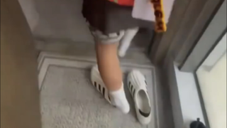 体育生男高周末到兄弟家玩，就像回到了自己家，“全程只有换拖鞋是礼貌的！”