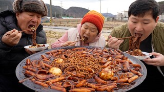 [짜장떡볶이] 쫄깃한 떡과 돼지고기, 양파를 넣어 만든 솥뚜껑 짜장떡볶이! (Jjajang Tteokbokki) 요리&먹방!! - Mukbang eating show
