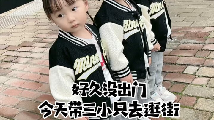 Keseharian menggemaskan tiga bayi kembar yang mencuri perhatian di jalanan~
