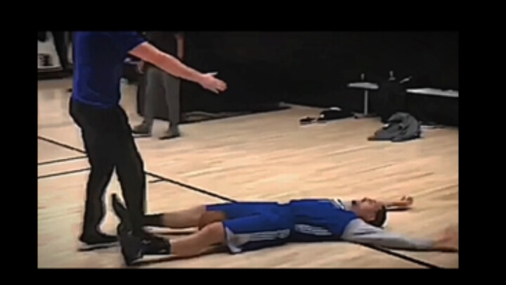 “Klay lắc người qua Thompson”