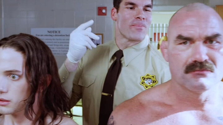 Nonton habis satu kali: “Jagoan Penjara” — Setelah masuk penjara, untuk membela diri ia membuat nunc