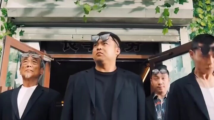 This aura doesn’t look like that of a funeral parlor at all! “Movie: The Northeast Goodbye Crew”