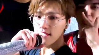 【李灿DINO】灿妈一定无法逃过的片段