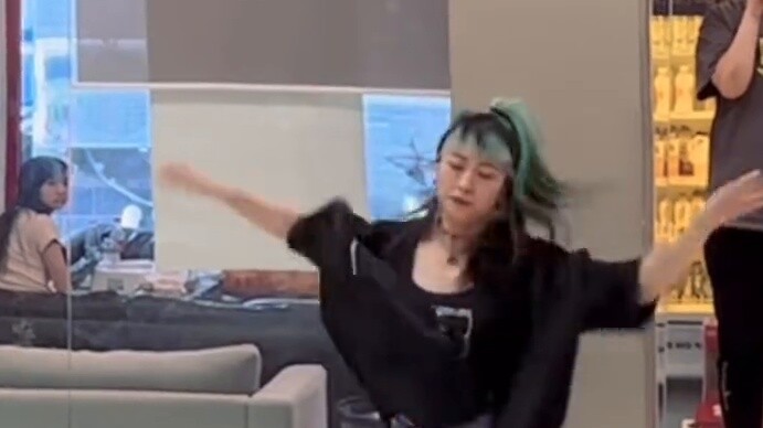 لقد كنتُ مريضًا لفترة طويلة، ثم قضيتُ وقتًا طويلًا في "سداد ديوني"~ أخيرًا، لديّ بعض الوقت والطاقة ل