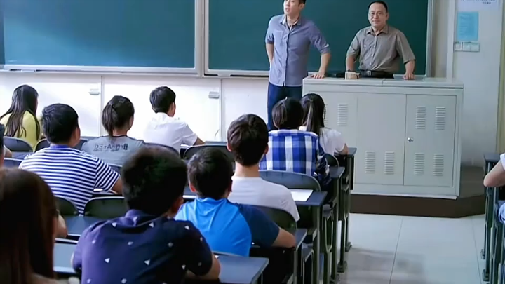 The chief of the criminal investigation team invites a brilliant college student to assist with the 