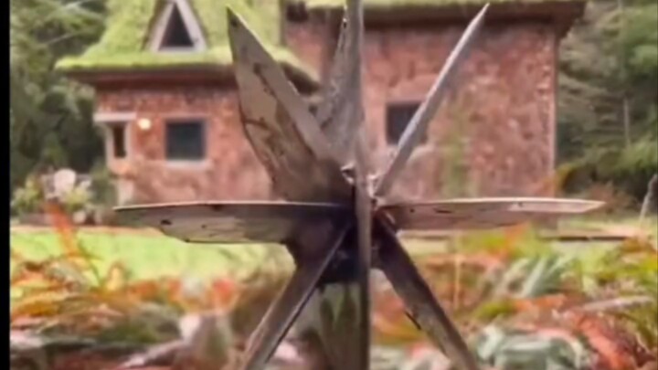 Pemuda pembelah kayu dengan gaya kreatif yang bikin warganet di luar negeri terpesona