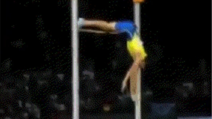 Lompat galah dalam gerakan lambat benar-benar memukau.