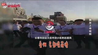 什么情况？全国扫黑除恶，一火锅店迎风而上。小姐姐好样的！！！警察叔叔超级硬气回复