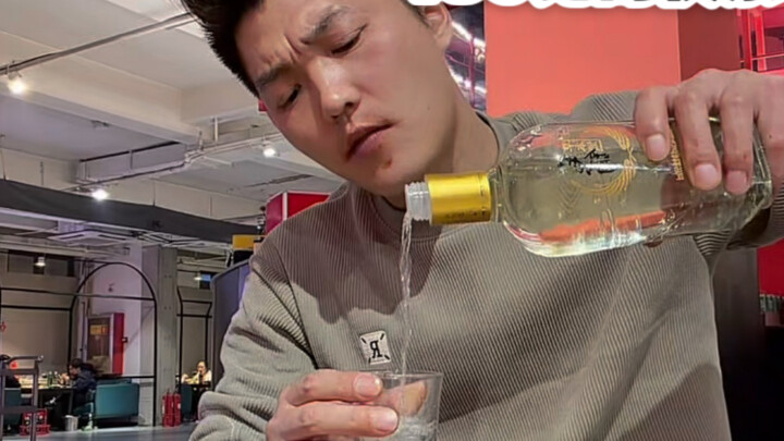 A little drink to ease my worries—let a glass of liquor usher in my spring! Cheers!
