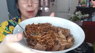 làm mỳ Jjapaguri và ăn bánh mì bơ tỏi phomai #food