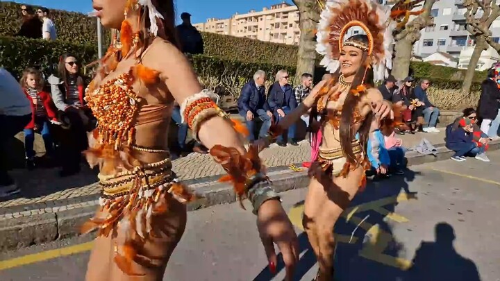 The art performance team came to the streets of Rio and the locals were delighted to watch the perfo