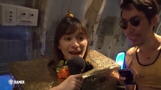 แกล้งเอาไมค์ไปเจาะหน้า จะเกิดไรขึ้น
