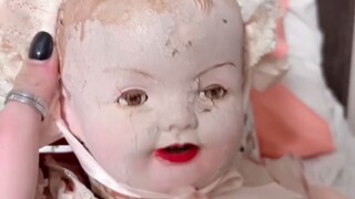 网友曾祖母留下的瓷娃娃，是可以拍恐怖片的程度了！