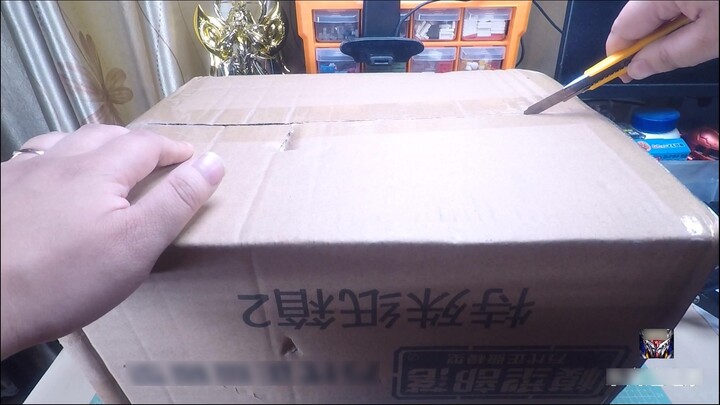 Unboxing: Sorry, I have no money left, so I can only open these Gundams