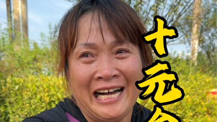 A Hefei woman sells ten-yuan boxed meals with over thirty meat dishes you can help yourself to, but 