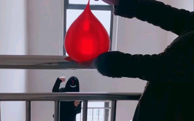 الطاقة الصغيرة تُطير الكرات المائية الورقية، جميلة جدًا!