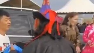 Perlakukan satu sama lain dengan sopan santun tertinggi