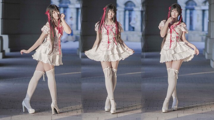 حلو جدًا~ من يستطيع أن يمنع نفسه من التقبيل؟! قبلة عيد الحب