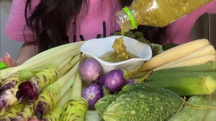 A perfectly good vegetable feast got totally derailed by the spicy-sour sauce.