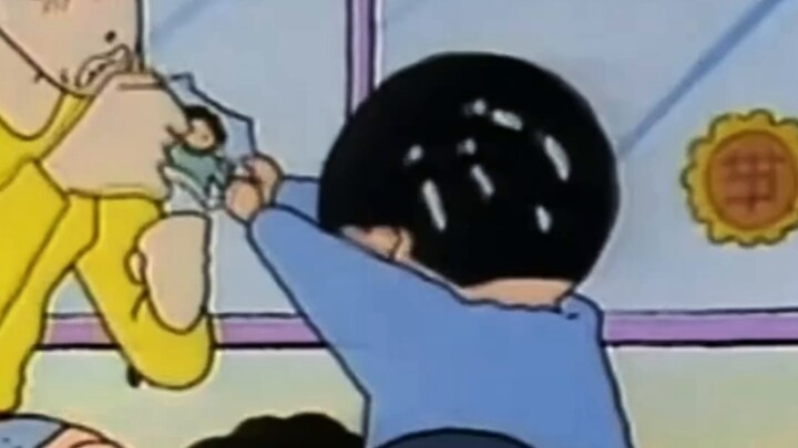 Xiaoxin: Nini is too young to pee on her own! Is this the first time Nini beats Xiaoxin?