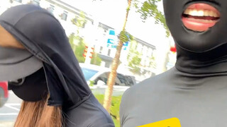 女朋友每次出门都穿的像个鬼一样